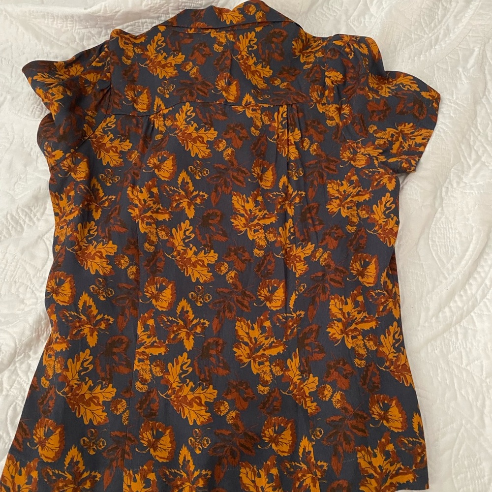 Women's Short-Sleeve Floral Button-Up Blouse in Navy and Orange - Picture 3 of 5